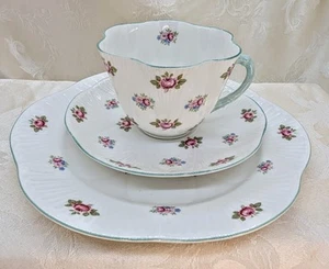 Vintage Shelley Dainty Rosebud Trio Set Pink Roses Blue Trim Teacup Saucer Plate - Picture 1 of 18