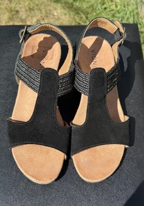 Sandalias Vionic Kaytie negras con correa en T cuña tacón de corcho gamuza yute talla superior 7 - Imagen 1 de 13