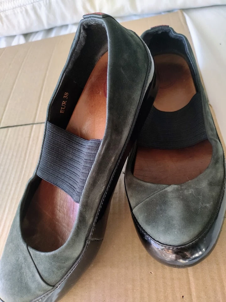 FitFlop Women's Nubuck Loafer Shoes Green & Black Patent Leather U.S. Size 6 - Image 1 of 4