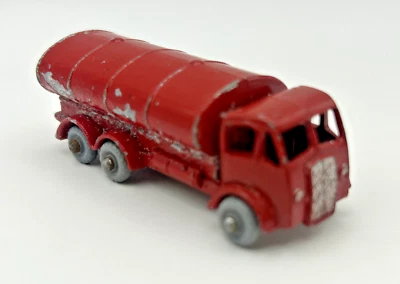 Cisterna de gasolina Esso n.º 11 de colección sin caja hecha en Inglaterra por Lesney Foto 1 de 4