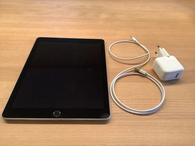 Apple iPad 6. Generation 32GB WiFi A1893 Space Grau - Bild 1 von 4