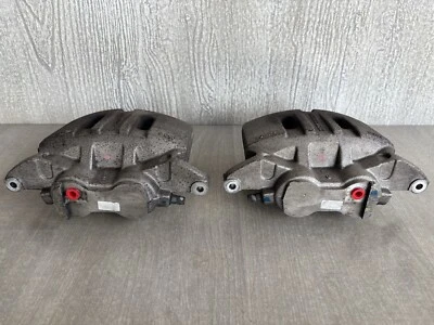 Par de pinzas de freno delanteras originales Ford Mustang EcoBoost 2015-2023 OEM Foto 1 de 4