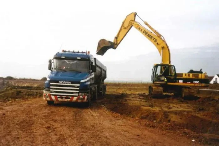 TEKNO 86534 SCANIA R TORPEDO 144 TRACTEUR 4X2 + SEMI-REMORQUE BENNE DEMETS MINT - Photo 1/4