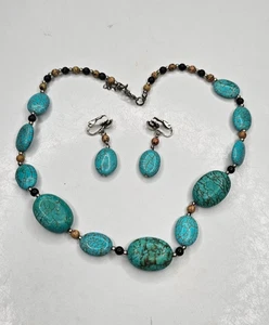 Set collana e orecchini a clip con perline girocollo finto turchese e legno - Foto 1 di 5