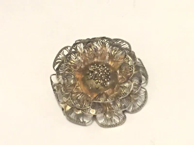 Broche prendedor vintage tono plata filigrana flor 1,5" D Foto 1 de 4