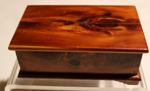 Antique Wood Footed Hinged Box Signed/ Dated by Artist 1926 6 1/2" x4" x 2 3/4" - Picture 1 of 11
