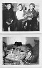 Lot de 2 photos Polaroid vintage enfants garçon fête d'anniversaire chapeaux gâteau cadeaux