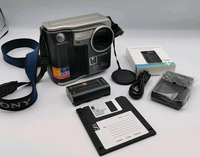 Sony Mavica MVC-FD7 Floppy Disk Digital camera - 10x Zoom - Image 1 of 4
