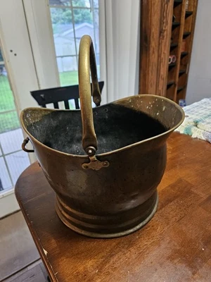 Antiguo cubo de fuego de carbón ceniza carbón chimenea de cobre bonita pátina  Foto 1 de 4