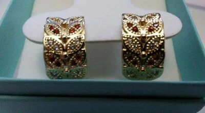 Pendiente Brillante Oro 14k Relleno Mujer Cristal Blanco Y Rojo, Huggie  Foto 1 de 4