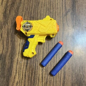 ZURU 80ft Yellow X-SHOT MICRO DART BLASTER Play Toy Gun w/ 2 Foam Darts Works - Picture 1 of 2