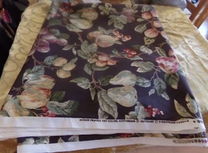 Tela de diseñador de 4 1/2 yardas de Kaufmann Fabrics marrón oscuro con fruta Scotchgard - Imagen 1 de 6
