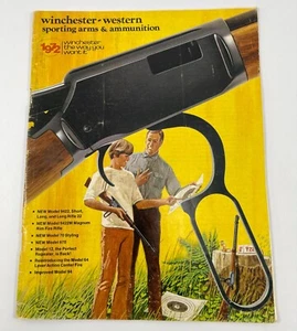 Revista de colección Winchester 1972 Western Sporting Armas y municiones INFO ESPECIFICACIONES - Imagen 1 de 4