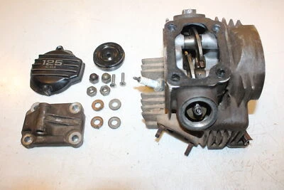 1985 Honda Fourtrax 125 Engine Top End Cylinder Head Valves 12200-VM6-000 Foto 1 de 4