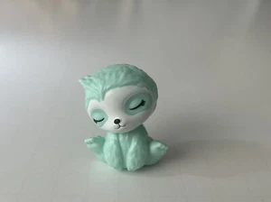 Barbie Perezoso Sentado Azul Figura Ojos Cerrados Repuesto Accesorios Mascotas - Imagen 1 de 6