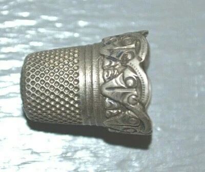 Ancien Dé à Coudre en Argent Massif XIX éme - Photo 1/4