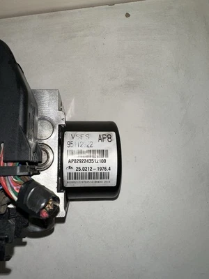 Holden Captiva CG7 ABS Pump Module 01/11-06/18 95112922 - image 1 of 4