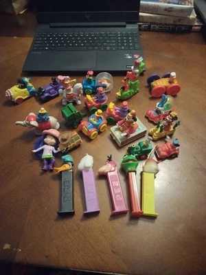 Лот из 24 игрушек McDonalds Happy Meal — редкие — Pez — Looney Tunes — Disney — куклы  - Изображение 1 из 4
