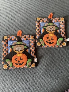 Vintage B&D Patchwork 2 Topfhalter Kürbis Teddybär Hexe Halloween gruseliger Herbst - Bild 1 von 6