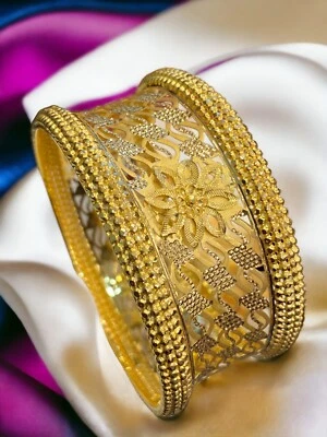 Magnífico Brazalete Brazalete Hecho a Mano Dubai 31,50 MM Ancho Fino Oro Amarillo 22K Foto 1 de 4