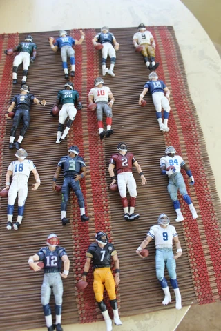 LOOSE NFL PLAYMAKERS: BREES, WILSON, ROMO, BRADY, ELI, PEYTON, WARE++ Cover