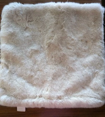 Funda de almohada de visón de piel sintética POTTERY BARN - 24" - marfil - nueva con etiquetas Foto 1 de 4