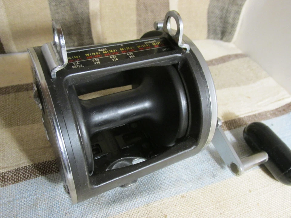 Carrete de pesca convencional de caza mayor Daiwa Sealine 400H hecho en Japón Foto 1 de 4