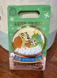 Disney Parks 2025 Happy Holidays Yacht Club Lady & Tramp Schneekugel Pin - Bild 1 von 1
