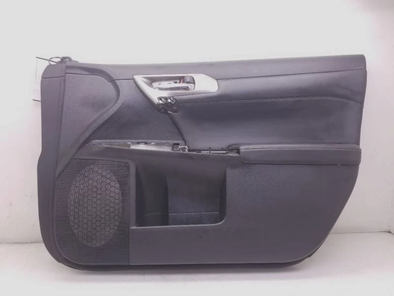 Lexus CT200H 2015 montaje del panel de la puerta delantera del lado del pasajero  Foto 1 de 4