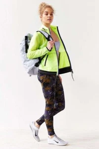 Nueva chaqueta cortavientos sin paredes para mujer mediana ligera de nailon verde 78 - Imagen 1 de 5