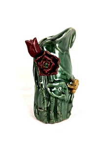 LILY PAD FROG Vase Vintage Lily Pad Vase with Frog and Flowers, Majolica Style - Picture 1 of 5