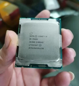 Intel Core i9-7920X QS 12-core 24-thread SR3NG 2.90GHz LGA-2066 X CPU processor - Picture 1 of 1