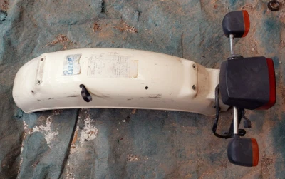 BMW Kotflügel hinten von R100 RS weiss mit Rücklicht mit 2 Blinkern - Bild 1 von 4