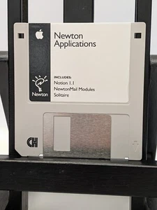 Apple Newton Applications v1.0 Notion 1.1 Solitaire Mail: 3.5” Disk Software - Picture 1 of 3