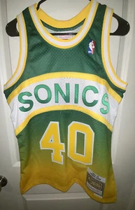 Mitchell & Ness NBA Seattle Sonics Shawn Kemp 1994 HWC Swingman Jersey Small NWT - Picture 1 of 11