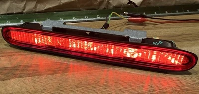 99-03 SAAB 9-3 Convertible Tercera Tercera Luz de Lámpara de Freno *Esquina de Carcasa Astillada Foto 1 de 4