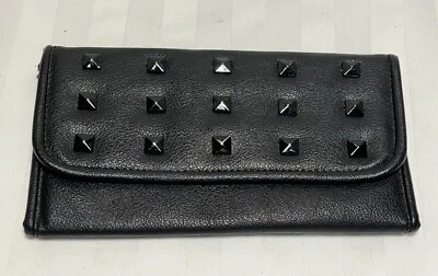 Carteira Bongo preta cravejada festa boate festival gótico concerto bolsa de embreagem - Imagem 1 de 4