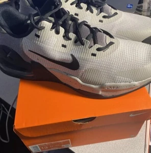 Nike Herren Alpha Air Max Trainer 5 Eisenerz Zinn Schuhe Gr. 13 NEU DM0829-013 - Bild 1 von 10