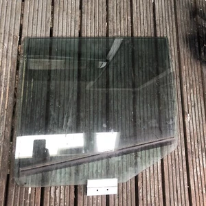 SAAB 9-5 DOOR REAR WINDOW GLASS LEFT SIDE E2 43R 001105 - Picture 1 of 2