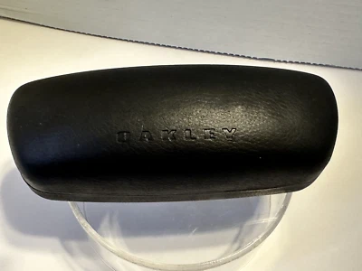 НОВЫЙ OAKLEY ПОДЛИННЫЙ ФИРМЕННЫЙ ЖЕСТКИЙ ЧЕХОЛ ДЛЯ ОЧКОВ/СОЛНЦЕЗАЩИТНЫХ ОЧКОВ, 6,5 «x 2» - Изображение 1 из 4