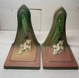 VINTAGE HTF ROSEVILLE POTTERY PINK IRIS WALL SHELFS Pr OF MINT CONDITION MARKED - Picture 1 of 14