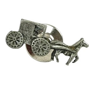 Pin Tie Tack Caballo y Buggy Vintage Carruaje Nostalgia Peltre Amish - Imagen 1 de 5