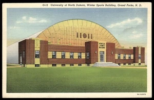 1943 Universidad de Dakota del Norte Deportes de Invierno Edificio De Colección Postal EX - Imagen 1 de 2
