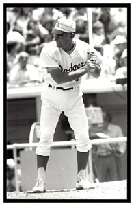 Wally Moon (1976) Los Angeles Dodgers Vintage Baseball Postcard PCLD - Picture 1 of 2
