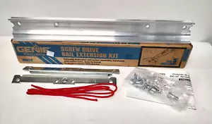 Kit de extensión de riel abridor de accionamiento de tornillo Genie GSXL8 Excelerator para puerta de 8' de alto - Imagen 1 de 5