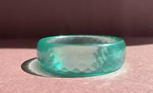Brazalete de vidrio facetado transparente azulado - Imagen 1 de 8