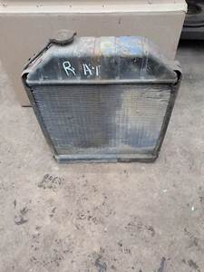 Radiator Ford 2000 3600 5610 4000 6610 3000 2600 4110 4600 fits Farmtrac - Picture 1 of 6