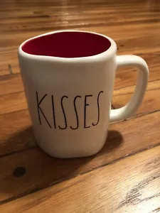 Tazza da tè caffè cacao Rae Dunn "Baci" Red Inside by Magenta 189 - Foto 1 di 3