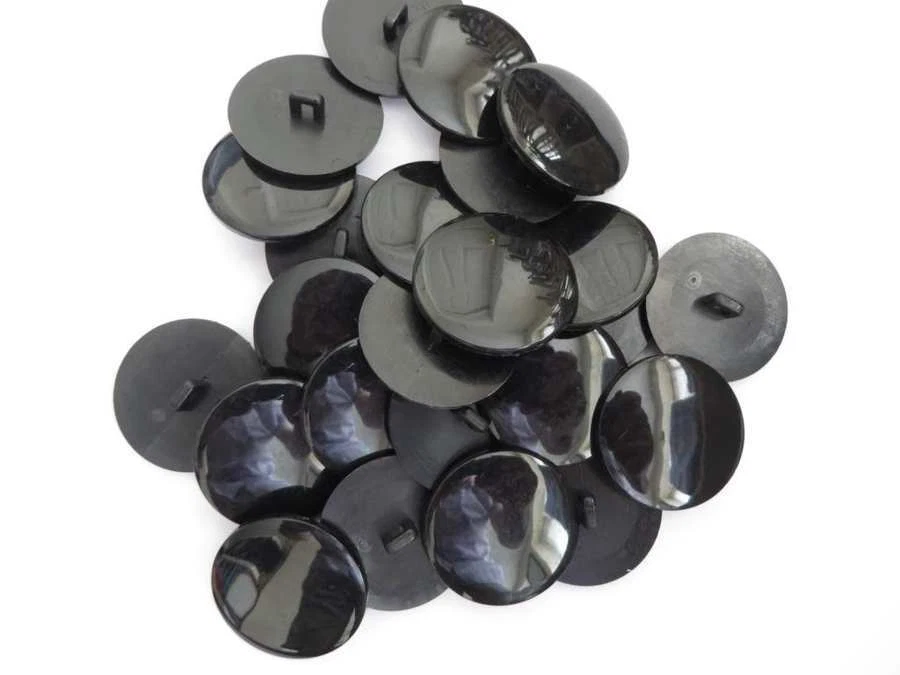 50 x flat round black plastic shank buttons 19mm or 16mm good for poppy centres - Image 1 of 1