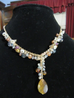 Ojo de tigre con cuentas tono dorado cadena collar y pendiente conjunto Avon Foto 1 de 3